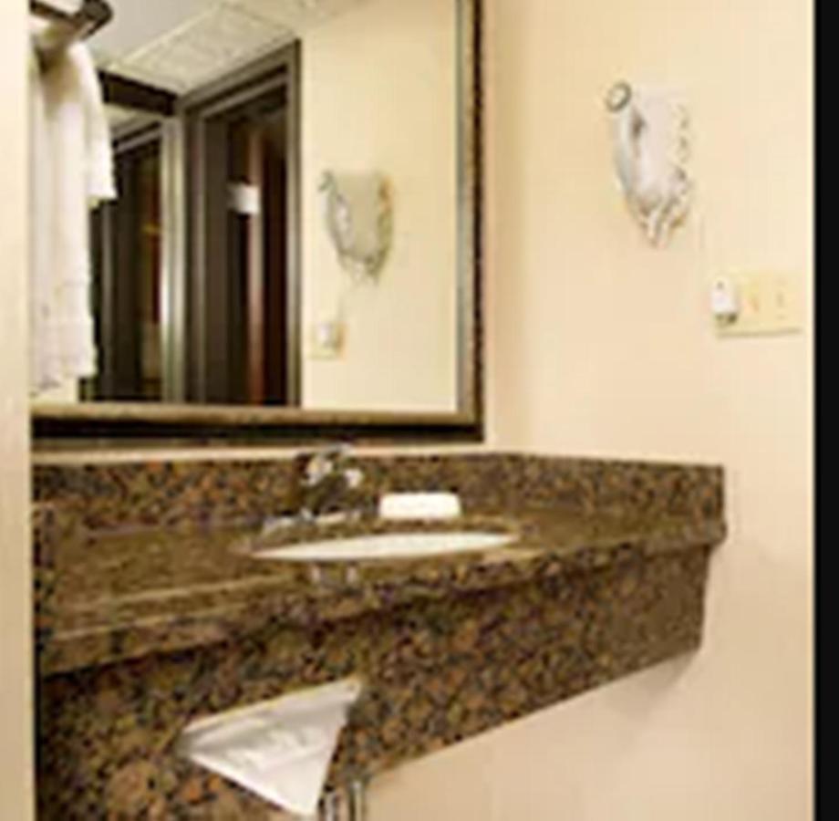 Hotel Lotus Kansas City Merriam מראה חיצוני תמונה