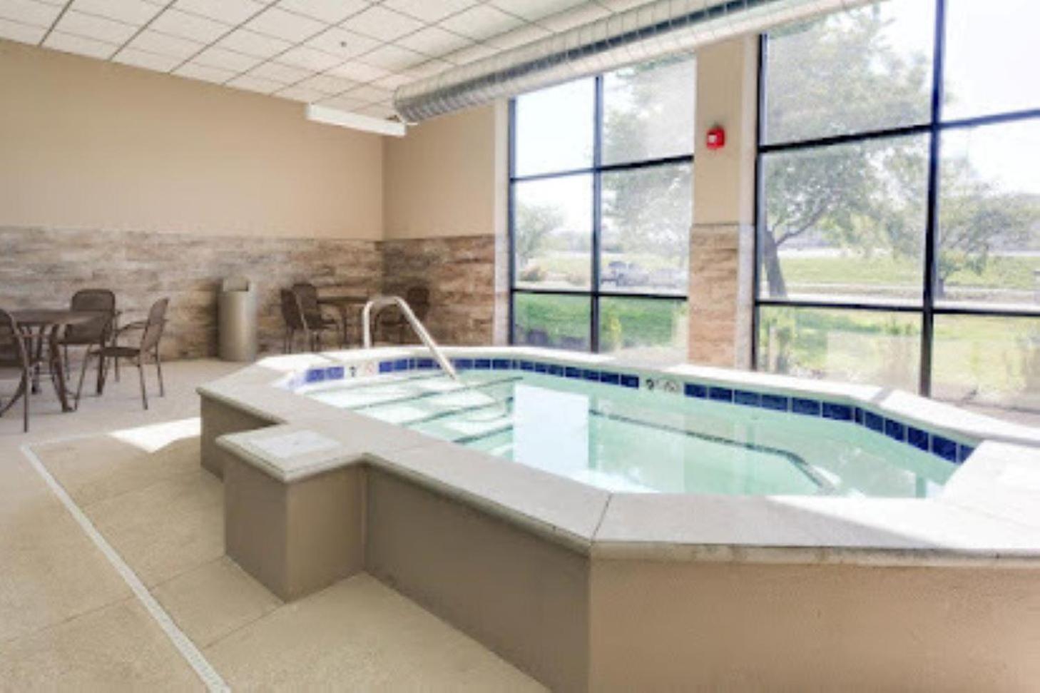 Hotel Lotus Kansas City Merriam מראה חיצוני תמונה
