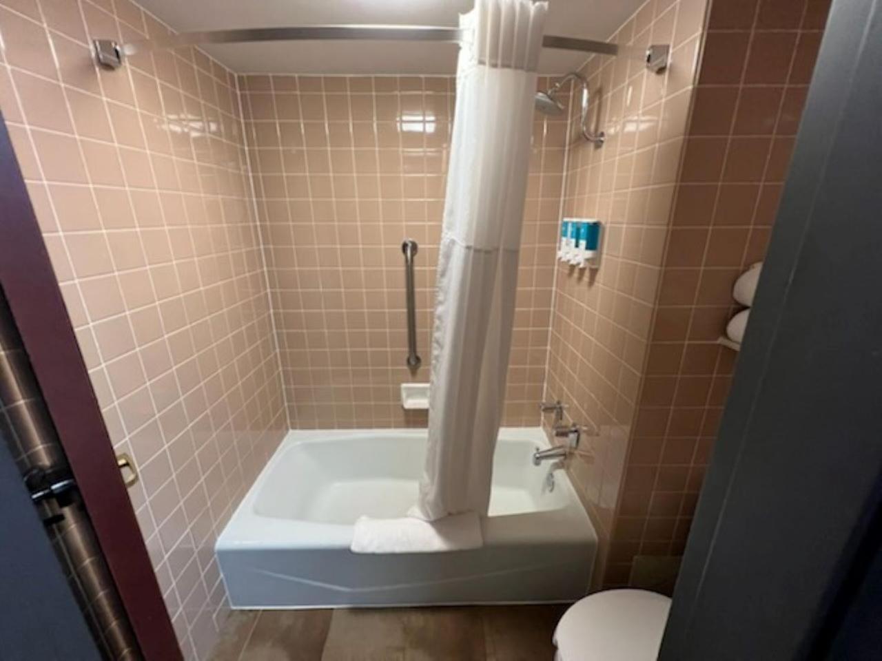 Hotel Lotus Kansas City Merriam מראה חיצוני תמונה